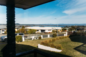 The Grove - Lake Taupo Holiday Home